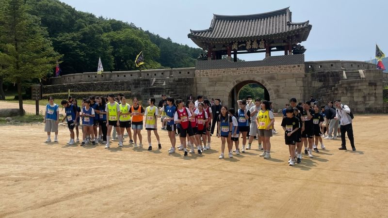 문경시 초·중학생 224명, 문경새재에서 마라톤. /문경교육지원청 제공