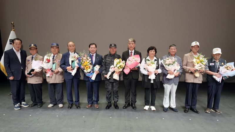 문경시 6.25전쟁 75주년 기념식 수상자들