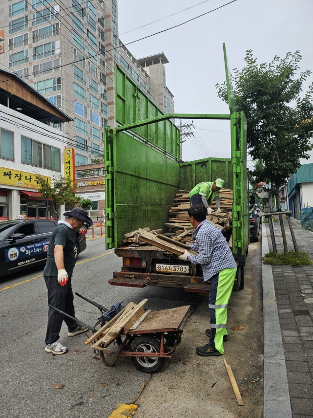문경시 15개 기관단체, 장애인 가정 쾌적하게 주거환경 개선