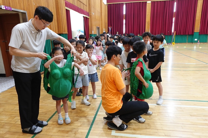 문경 모전초교, 인구의 날 맞아 ‘임산부 체험’