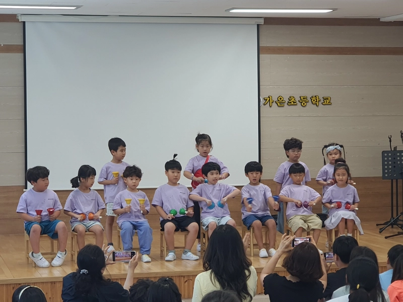 가은초교병설유치원생들, ‘가은 버스킹&버스커 공연’ 펼쳐