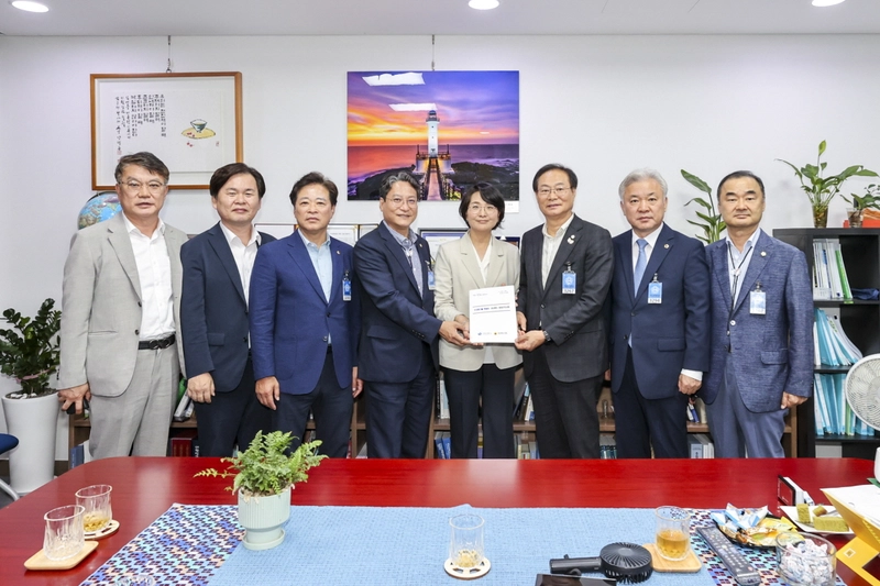 경북도의회, 국회 찾아 초대형산불 피해보상 건의