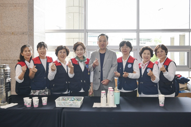 한국자유총연맹 문경시지회, 현장 다과 봉사 나서
