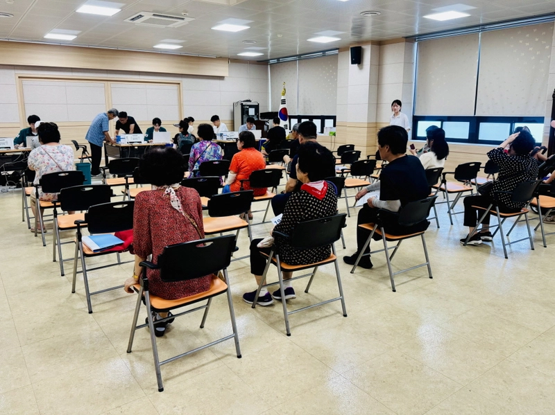 신현국 문경시장, 민생회복 소비쿠폰 신청 현장 방문