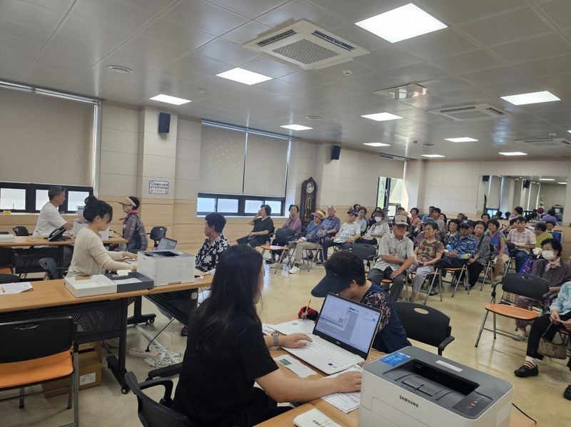 문경시 점촌5동, 휴일에 민생회복 소비쿠폰 지급 창구 운영