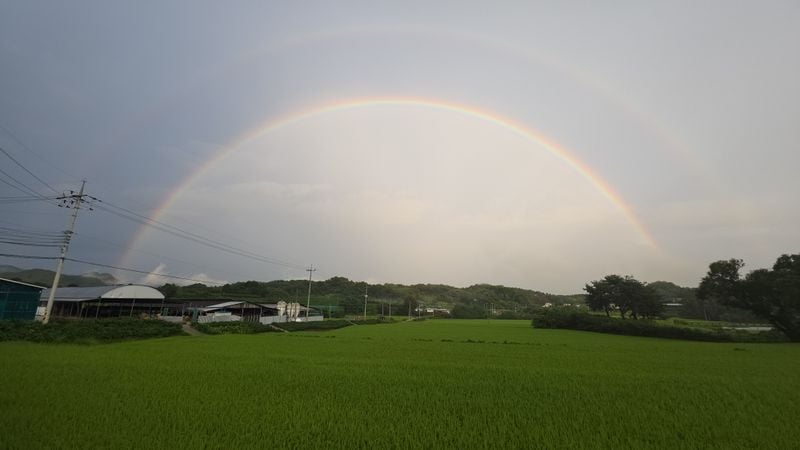 문경시 산양면 봉정리에서 본 쌍무지개. /이정식 시민 제공