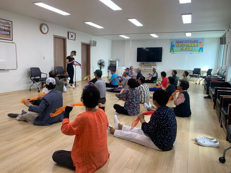 문경시보건소, 경로당 12곳에서 맞춤형 운동·영양·건강관리 교육