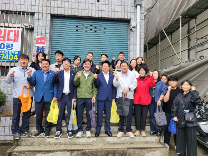 문경시의회, 추석맞이 전통시장 장보기 나서
