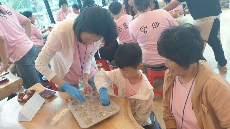 생활개선문경시연합회, 추석맞이 행복송편 나눔 행사 가져