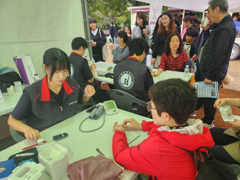 문경대학교 간호학과, 문경사과축제서 ‘환경지킴이’ 봉사