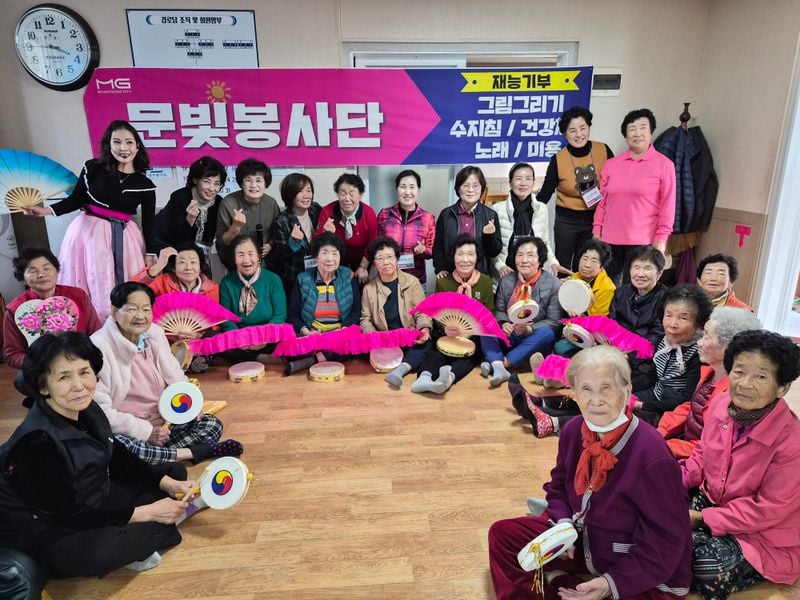 문빛봉사단, 농암면 연천리서 ‘사랑 나눔 가요봉사’