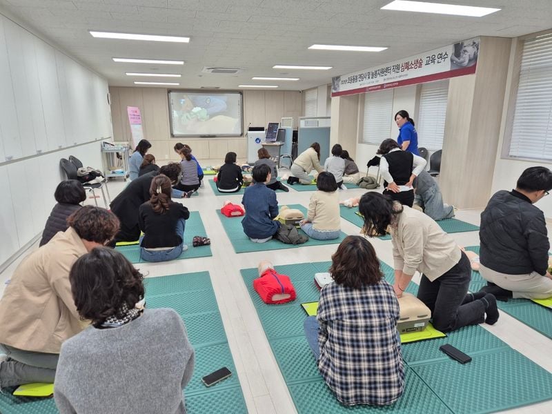 문경대 간호학과, 초등돌봄 전담사·늘봄지원센터 직원 대상 심폐소생술 교육