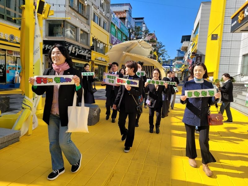 문경시 문화관광해설사, 닻별거리서 친절운동 캠페인 전개