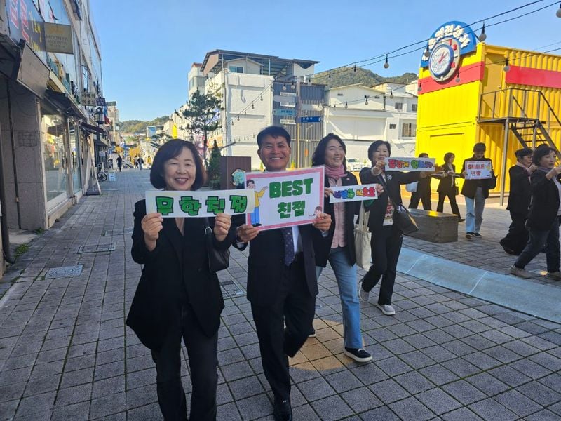 문경시 문화관광해설사, 닻별거리서 친절운동 캠페인 전개