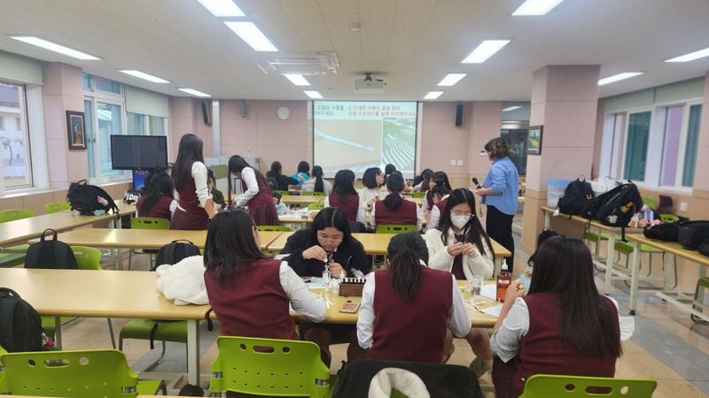 문경여중, ‘MBTI 향수 만들기’로 자기 탐색과 표현 역량 키워