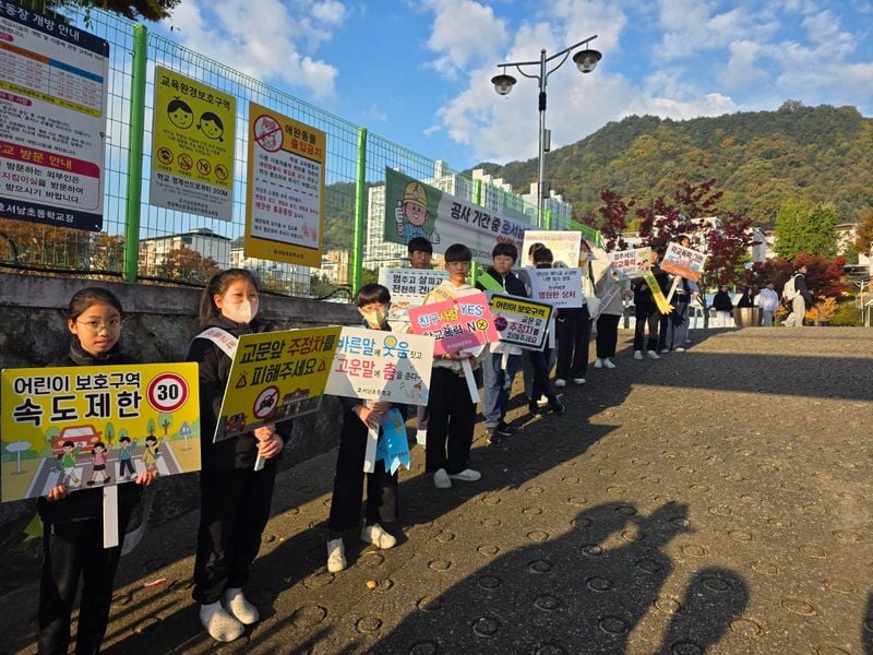 문경 호서남초교, 등굣길 교통안전 캠페인 실시
