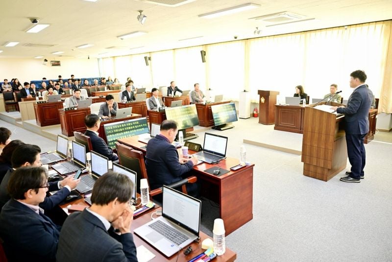 문경시의회 제288회 임시회 12건 안건 처리하고 폐회