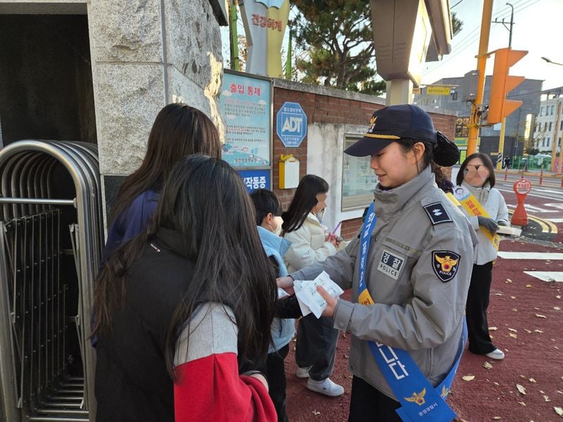 문경경찰, 안전한 통학로 조성 캠페인 벌여