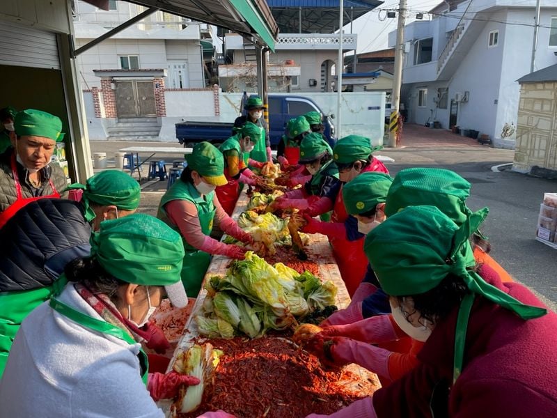 점촌1동새마을회, ‘사랑의 김장’ 500포기 담아