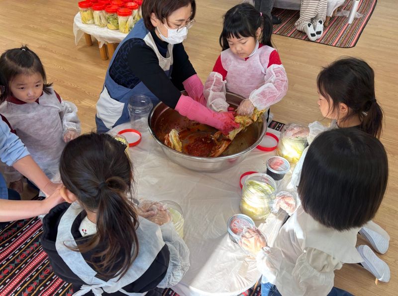 문경유치원, 김장체험 활동 가져