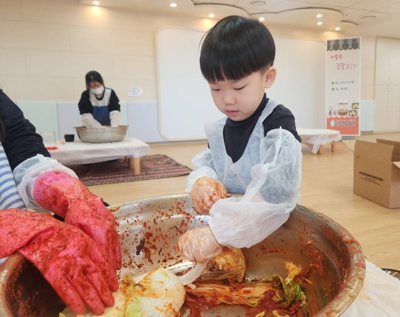 문경유치원, 김장체험 활동 가져