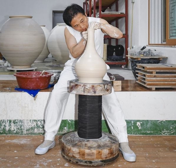 이학천 사기장, 도예입문 56주년 특별전 인사동서 개최