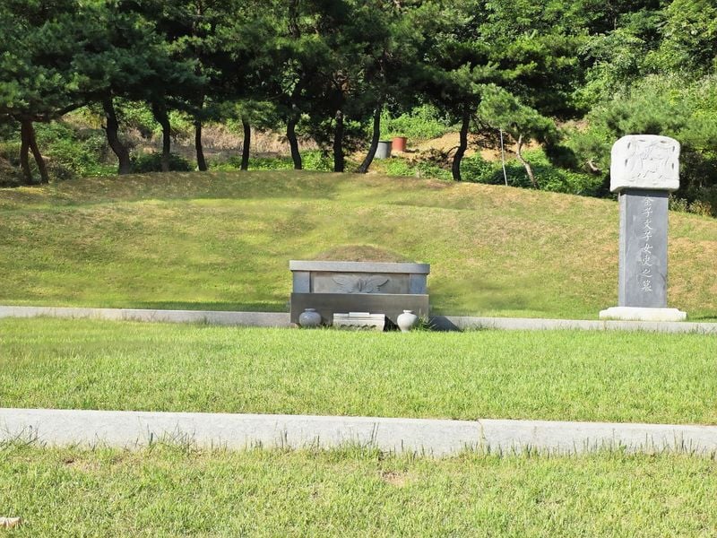 가네코 후미코 여사 묘소 전경