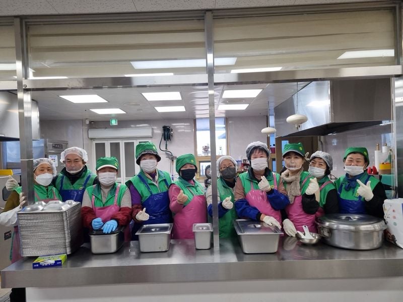 점촌3동 새마을회, 흥덕종합사회복지관 급식봉사