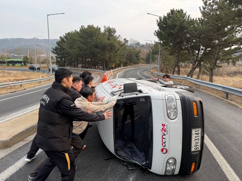 “국가대표보다 국민이 먼저”… 대회 가던 군인 선수들, 교통사고 현장서 시민 구했다
