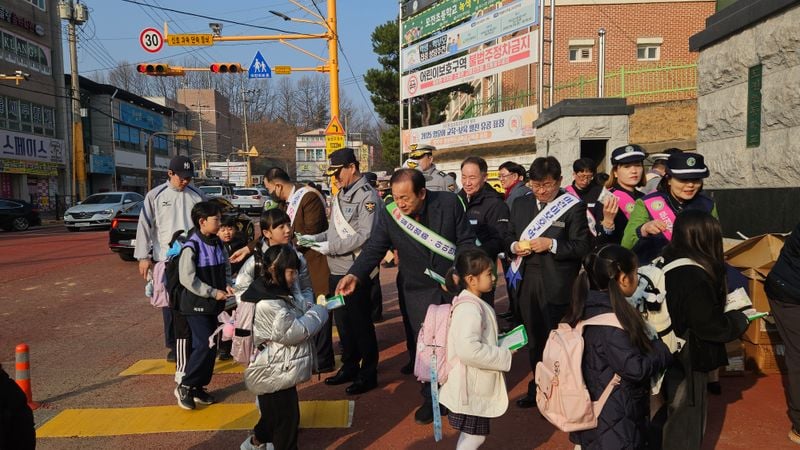 문경시, 어린이 보호 구역 등굣길 교통안전 캠페인 실시