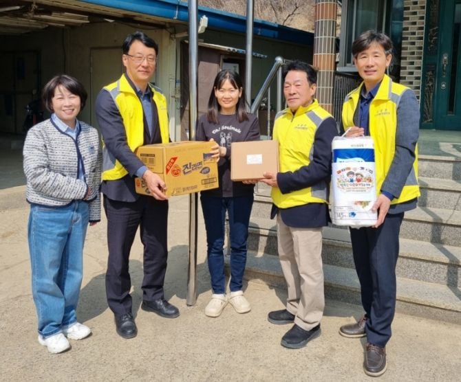 농암면 지보협, 제11기 위원 위촉…다문화가정 22가구에 ‘행복 꾸러미’ 전달