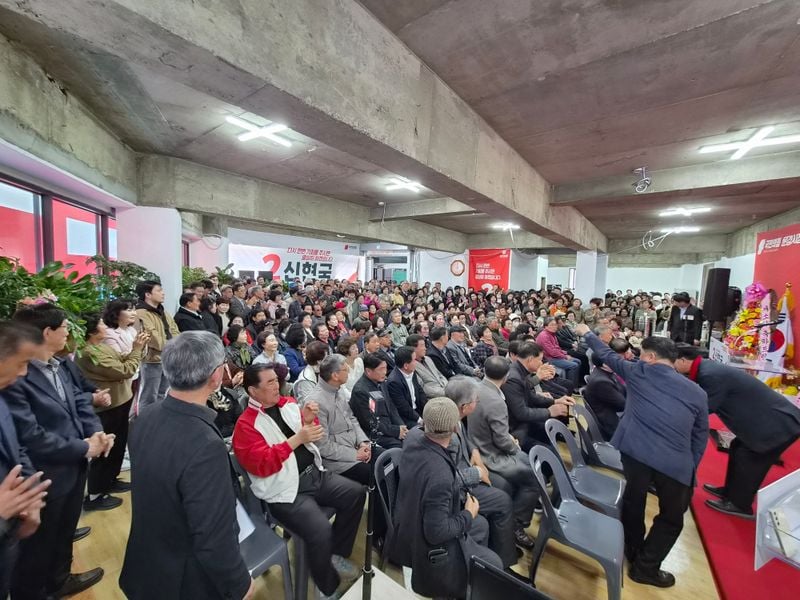 신현국 문경시장 예비후보 선거사무소 세 과시