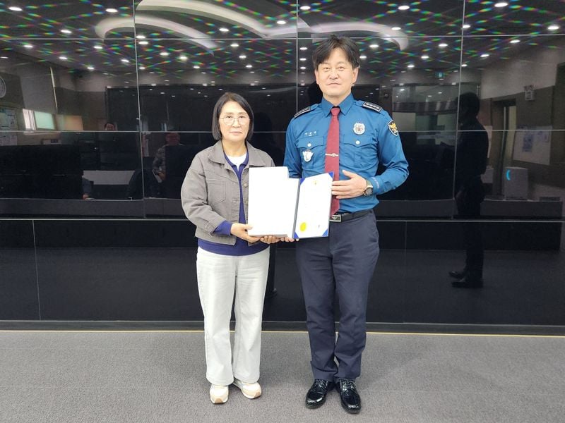 문경경찰서, 절도 범행 기여한 관제요원에게 감사장 수여