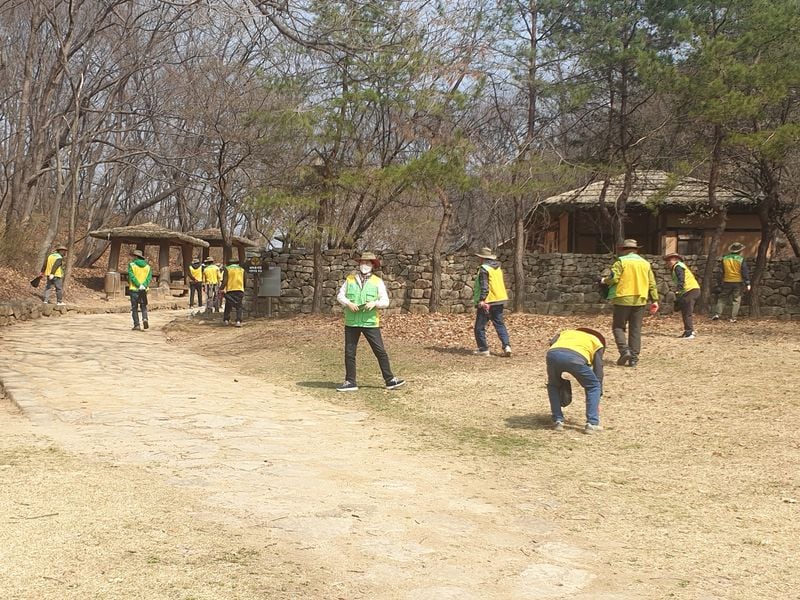 문경상록자원봉사단, 경북팔경 진남교반 환경정화