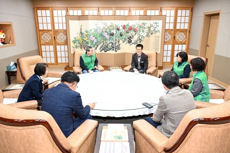 점촌3동새마을회, 문경시장학회 장학금 100만원 기탁