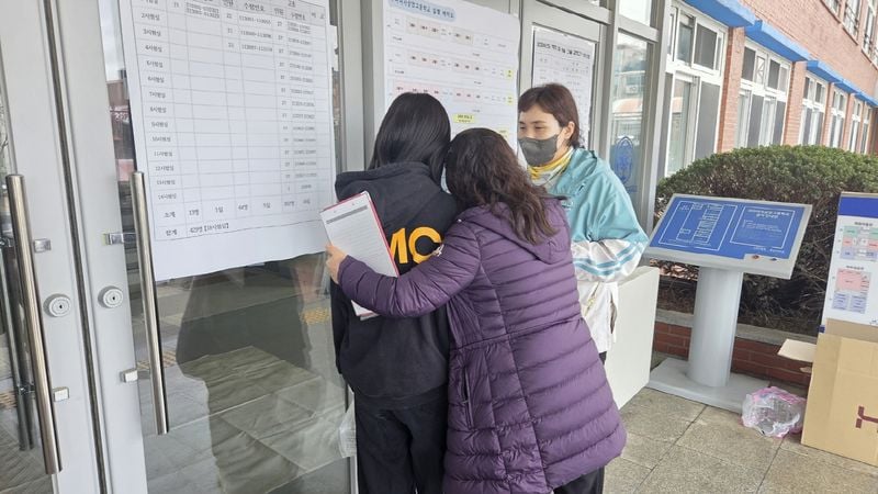 문경시학교밖청소년지원센터 검정고시 응시 청소년 18명 합격 응원