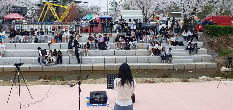 문경여고, 모전천변에서 사제동행 버스킹 ‘이화찬가’ 개최