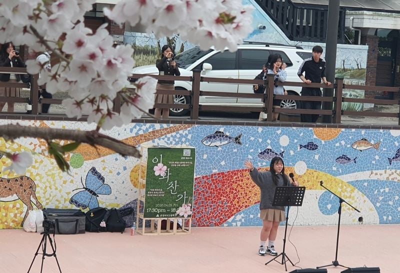 문경여고, 모전천변에서 사제동행 버스킹 ‘이화찬가’ 개최