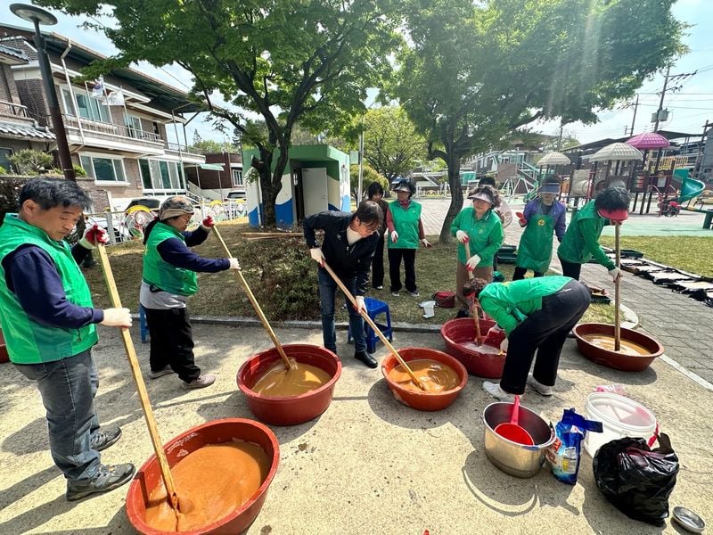 점촌3동 새마을회, 폐식용유로 친환경 비누 만들어