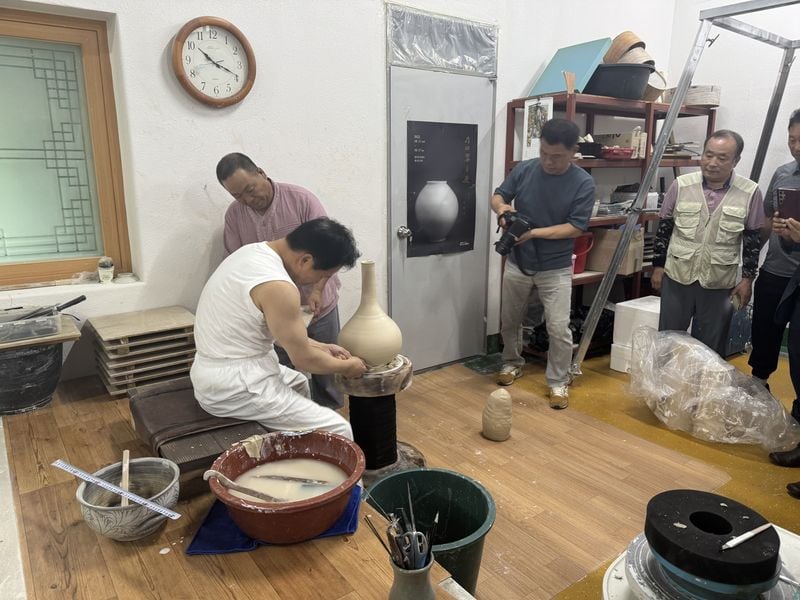 경상북도 무형유산 이학천 사기장, 27일 공개행사 개최