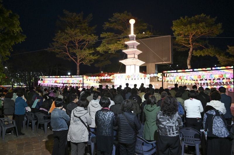 부처님 오신 날 한 달 앞두고 봉축탑 점등