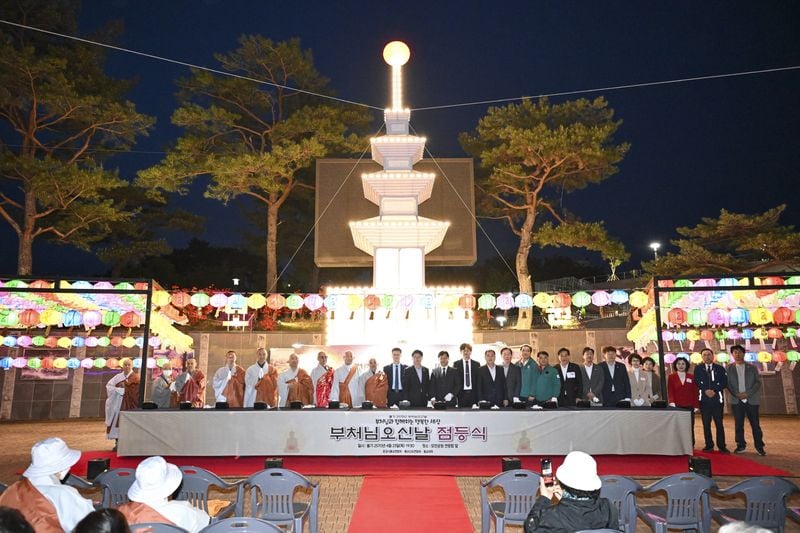부처님 오신 날 한 달 앞두고 봉축탑 점등