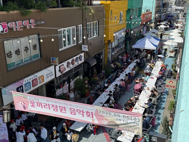 점촌1동 돈달마을 ‘제3회 꽃끼리정원 음악회’ 열어