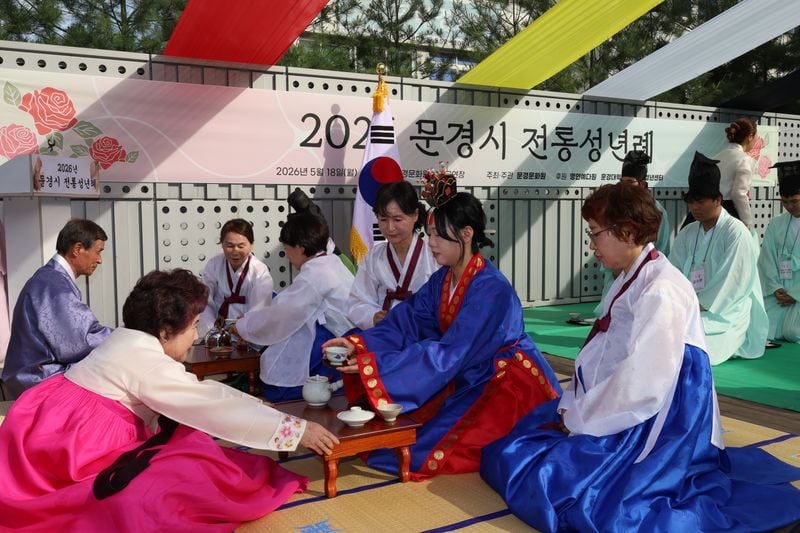 “전통 속에서 어른의 책임 배워요”... 문경문화원, 전통성년례 개최