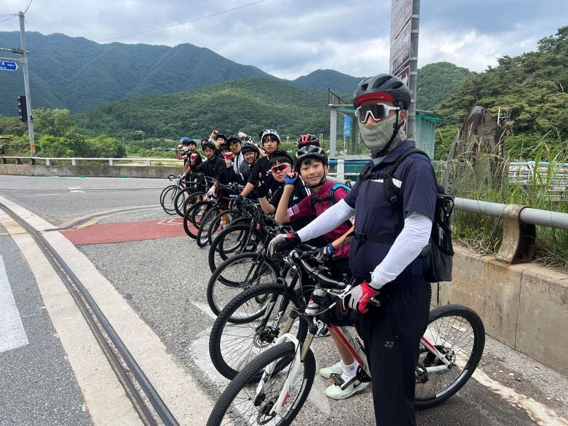 문경서중학교, 학생 13명이 교장과 자전거 타고 지역탐방
