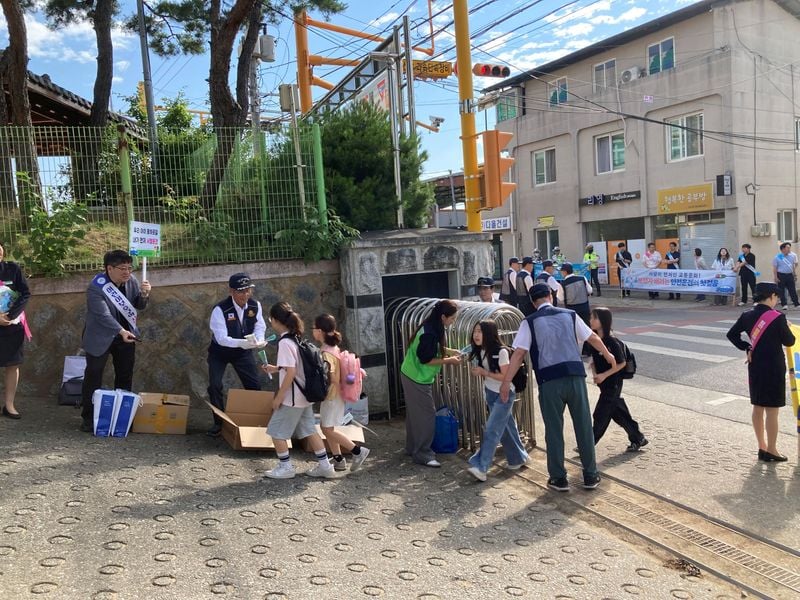 문경 호서남초교, 안전한 등굣길 캠페인 벌여