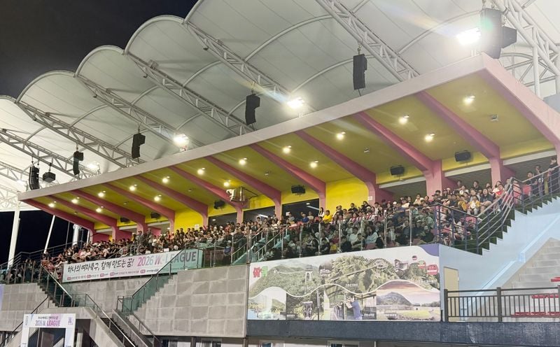 문경상무 여자축구 첫 홈 야간경기.... 300여 시민 함께