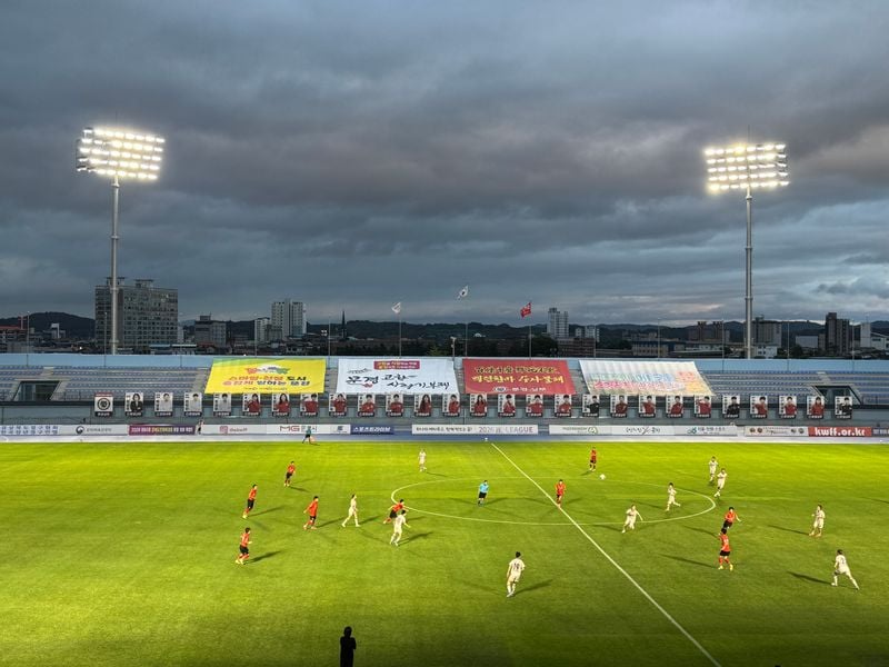 문경상무 여자축구 첫 홈 야간경기.... 300여 시민 함께