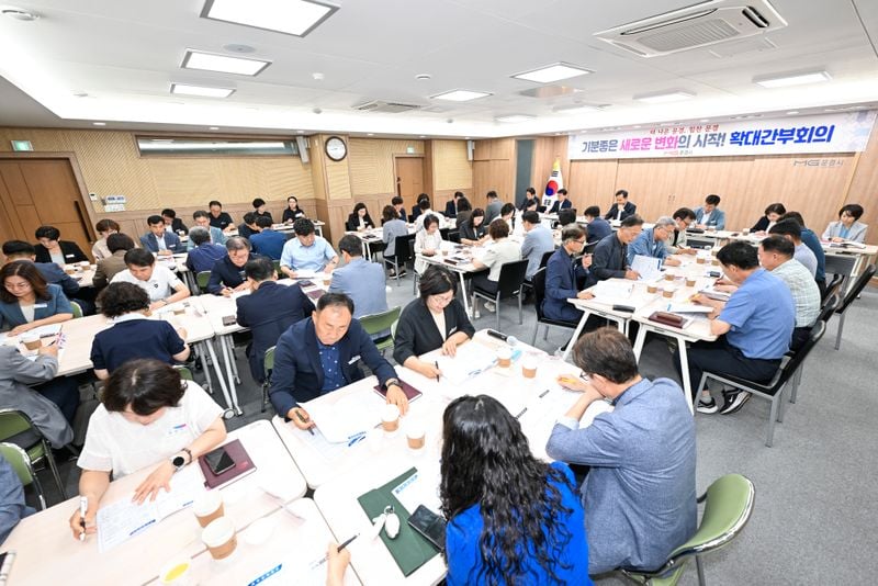 김학홍 문경시장, 첫 확대간부회의 주재…“시민이 체감하는 변화 만들자”