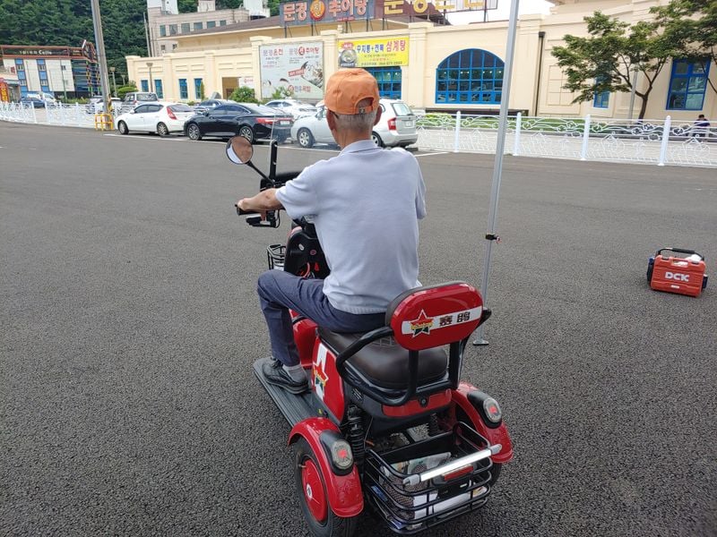문경 한 봉사단체 아이디어로 경북 최초 ‘안전 반딧불’ 밝혀